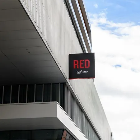 Radisson Red ホテル 4*