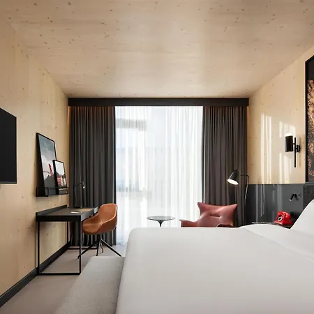Radisson Red ホテル 4*