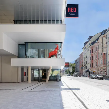 Radisson Red ホテル