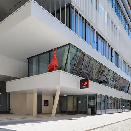 ホテル Radisson Red 4*